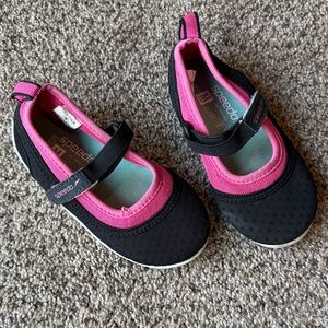 Speedo | Mary Jane Water Shoes with Hook Strap in Black & Pink